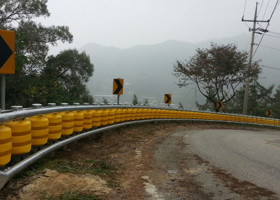 kopen 4 meter Roller Crash Barrier Gemaakt van sterkte staal Ondersteunend tot 150 kg Ideaal voor industriële veiligheid toepassingen online manufacture