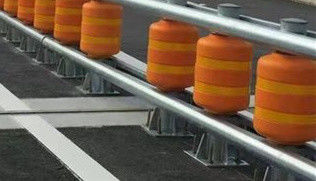 kopen Lengte 2000 mm Veiligheidsrolbarrière Geel met Zwarte Strepen Slagvast Industriële Veiligheidsbarrière voor Werkplekken online manufacture