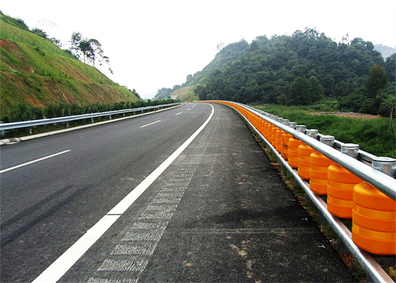 Highway Rotating Guardrail Rolling Guardrail Barrier Anti-Collision Isolation Guardrail (Straatwijd draaiende beveiligingsrail, rollende beveiligingsrail, barrière tegen botsingen, isolatiebeveiliging)