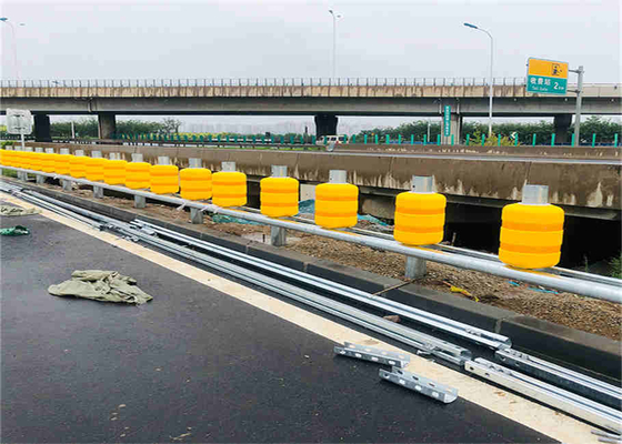 Van het het Verkeers de Veilige Systeem van de rolbarrière Barrière van EVA Foam Highway Safety Rolling