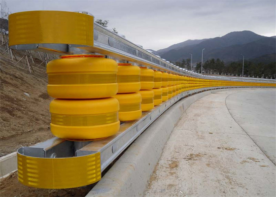 Hoge corrosiebestendigheid Highway Guardrail Roller Barrier met Roller Size Diameter 245/350 mm