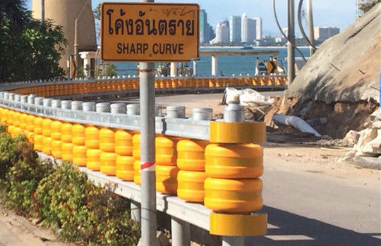 Goede prijs Geel met zwarte strepen veiligheidsrolbarrière met schuimwielmateriaal en accessoires voor veiligheidsbarrièreoplossingen online