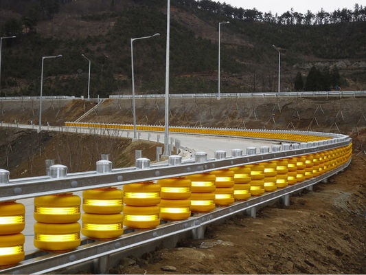 Goede prijs Diameter 245 350 Mm Roller Size Snelweg Rolbarrière Met 10 Jaar Levensduur en 300 Meter Dagelijkse Output voor Verkeerscontrole online
