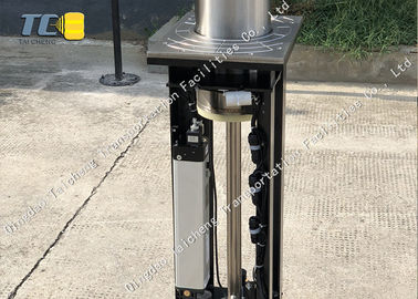 Good price Post van de het Systeem Telescopische Veiligheid van de staal de Hydraulische Meerpaal met Rode LEIDEN Licht online