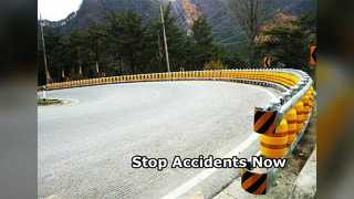 Verkeersveiligheidsrolbarrière beschermt voertuigen